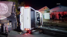 US, Los Angeles: Pacoima Truck Overturns Damaging Other Vehicles