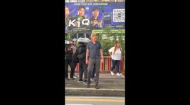 Conan O’Brien greets fans while filming show in Manila