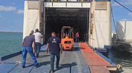 Türkiye’s 17th 'Goodness Ship' begins unloading aid for Gaza (2)