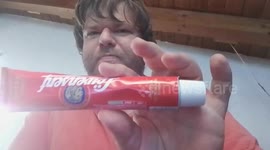 Man tries extremely hot mustard – intense reaction caught on camera