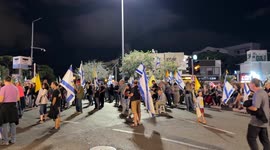 Israel: Haifa streets fill with anti-Netanyahu demonstrators after pisoner swap