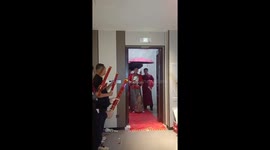 Groom hilariously bumped and slips during wedding in Shandong, China