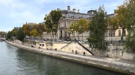 'Priceless' jewelry stolen from Louvre museum in Paris