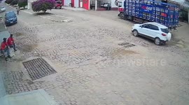 Motorcyclist loses control while doing wheelie in Ribeirão do Largo, Bahia, Brazil