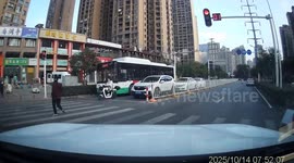 Motorcycle collides with scooter at pedestrian crossing in Hubei, China