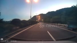 Car loses control after speeding and crashes into barriers in Zhejiang, China