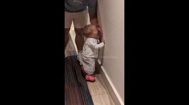 Toddler hilariously tries to lick the wall in İzmir. Turkey