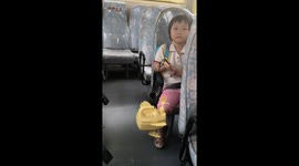 Preschool parent-child craft turns plastic container into festive chicken in Guangdong, China