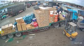Unexpected accident during unloading caught on camera in Inner Mongolia, China
