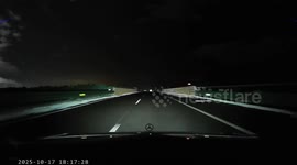 Driver skillfully avoids crash after losing control on icy bridge in Heilongjiang, China