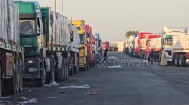 Egypt: Limited humanitarian aid trucks continue entering Gaza under ceasefire deal