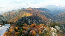 DRONE - Autumn paints Türkiye’s Uludag in vivid tones