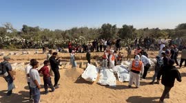 Funeral held in Gaza for 54 prisoners returned by Israel under ceasefire deal (2)