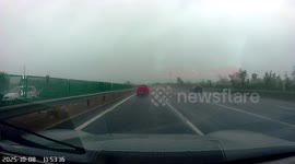Truck loses control on rainy highway in Hebei, China