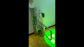 Boy accidentally hit by gate machine in Shanxi, China
