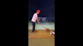Man uses shovel as golf club, head flies off with the ball in Guangdong, China