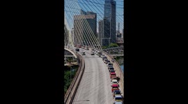 Driving Schools in Protest: Instructors Block the Octávio Frias de Oliveira Bridge (Ponte Estaiada) in São Paulo, Brazil