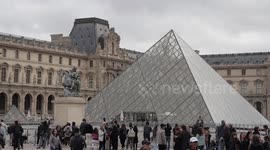 UNCAPTIONED: DNA Clues Found in Louvre Heist as Police Continue Manhunt