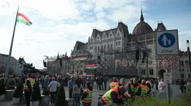 Hungary: Hungarians mark anniversary of 1956 uprising with peace march in Budapest