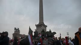 Hungary: Thousands rally at Heroes’ Square in Budapest opposition march