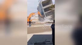 Türkiye: MOMENT - Building collapses during controlled demolition in Türkiye’s Kahramanmaras