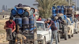 Hundreds of Palestinians queue for cooking gas amid ongoing shortage in Gaza Strip