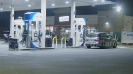 US, Los Angeles: Rosemead Armed Robbery At Arco Gas Station