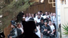 Illegal Israeli settlers storm occupied Hebron under military protection