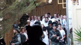 Illegal Israeli settlers storm occupied Hebron under military protection