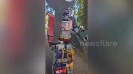 Man spent eight months building epic 7ft Voltron costume for Comic Con