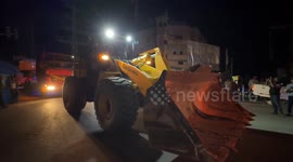 Heavy machinery enters Gaza to rebuild areas devastated by Israeli attacks (3)