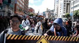 Bolivia: Zombie parade held in Bolivia ahead of Halloween