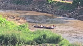 Thousands escape from scam centre as Burmese troops launch crackdown