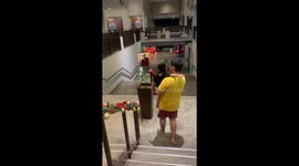 Bizarre dancing plant that moves without being touched baffles shoppers