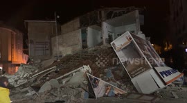 Building collapses as 6.1 magnitude earthquake hits western Türkiye (2)