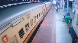 Chennai: Alert Staff Rescued lady Falling from Moving Train
