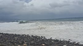 Powerful waves batter coast as Hurricane Melissa approaches Jamaica