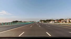 Chain-reaction crash caught on dashcam on expressway in Hunan, China