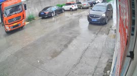Truck accidentally knocks down wall while leaving parking area in Jiangsu, China