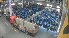 Crane malfunction causes tiles to fall in Fujian factory, China