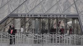UNCAPTIONED: Police Hunt Remaining Louvre Thieves After First Arrests in $102 Million Heist