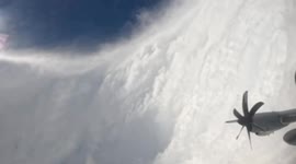 Stunning videos show inside 'world's strongest storm' Hurricane Melissa 3/3