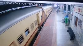 Hero guard saves passenger when she slips while boarding train