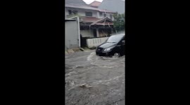 Bystanders help motorcycle rider toppled by flash flood