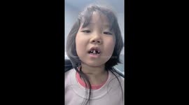 Little girl talks nonstop despite wobbly front tooth in Henan, China