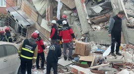 Six-story building collapses in northwestern Türkiye; rescue operations underway (2)