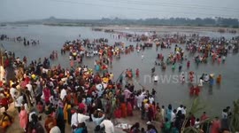 Hindu devotees join mass bathing festival on Ganges River in India