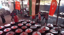 Turkish Red Crescent distributes food in Gaza (2)