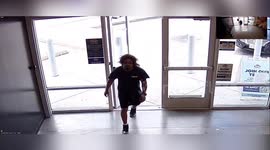 US: Violent Shoplifting Erupts In Houston Store As Suspect Forces Way Out