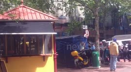 Loots attacking stall - Shotgun fire